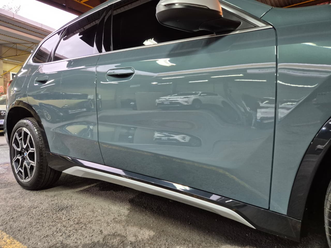 BMW — Reparación de rayones y abolladuras en puerta — después de la reparación